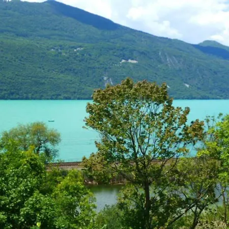 Meuble Avec Jardin Au Bord Du Bourget Brison-Saint-Innocent